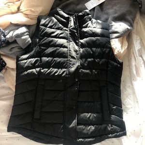 Black puffer vest. Great condition, large, GAP